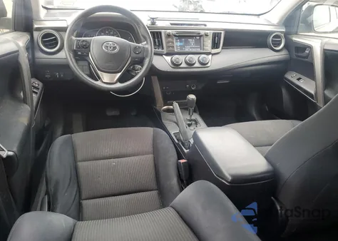2015 Toyota Rav4 Le z USA, uszkodzony, nr VIN JTMZFREVXFD057287